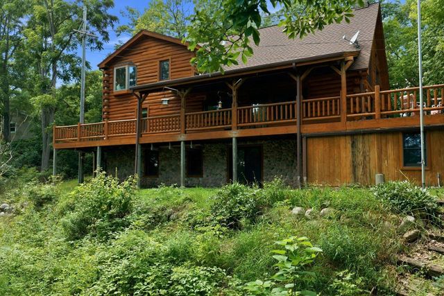 5633 Contour ROAD, Waterford, WI 53185