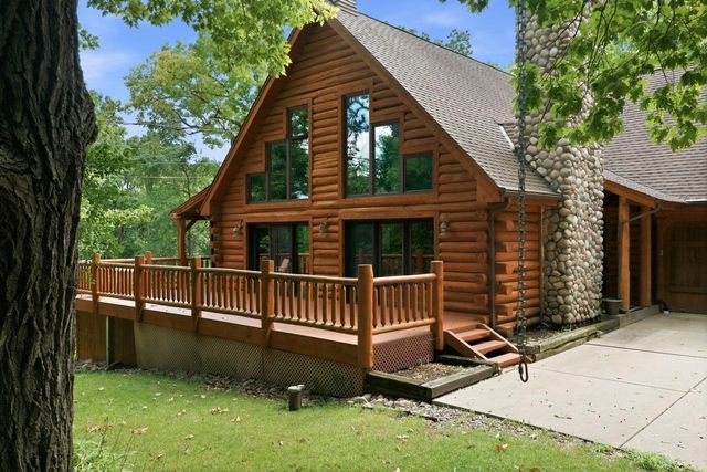 5633 Contour ROAD, Waterford, WI 53185