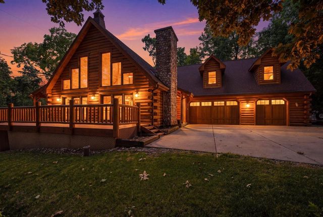 5633 Contour ROAD, Waterford, WI 53185
