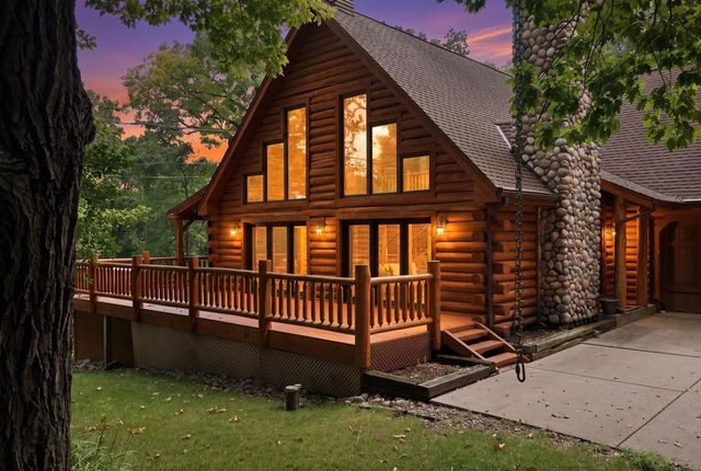 5633 Contour ROAD, Waterford, WI 53185
