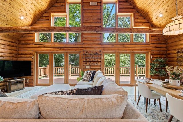 5633 Contour ROAD, Waterford, WI 53185
