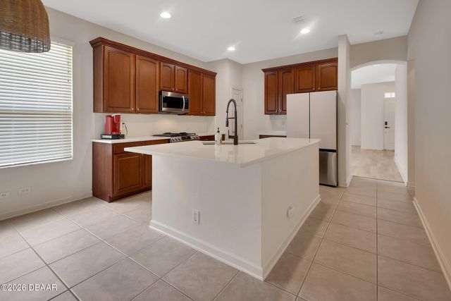 525 Heron Point Way, Deland, FL 32724