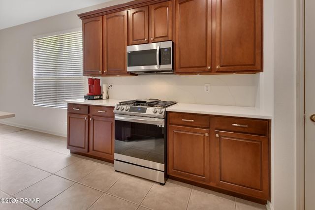 525 Heron Point Way, Deland, FL 32724