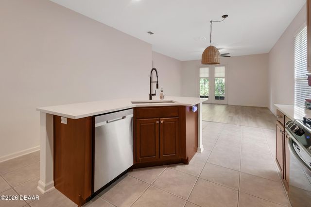 525 Heron Point Way, Deland, FL 32724