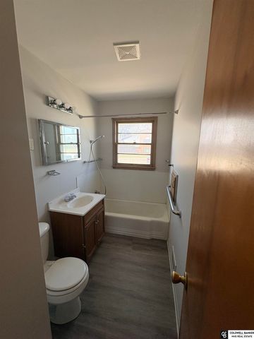 730 N 66th Street, Lincoln, NE 68505