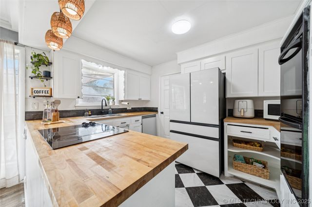 1720 E 57th Place, Tulsa, OK 74105
