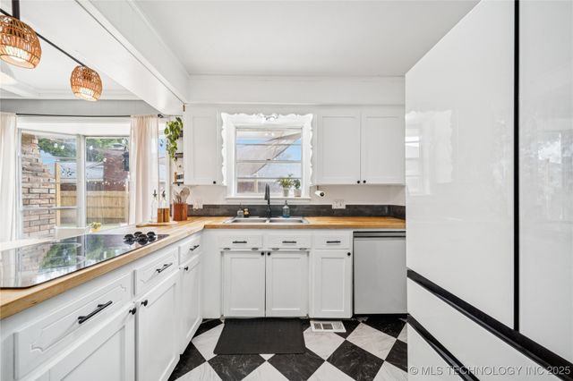 1720 E 57th Place, Tulsa, OK 74105