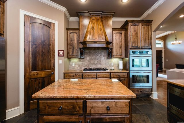 21201 Valley View Cove, Roland, AR 72135