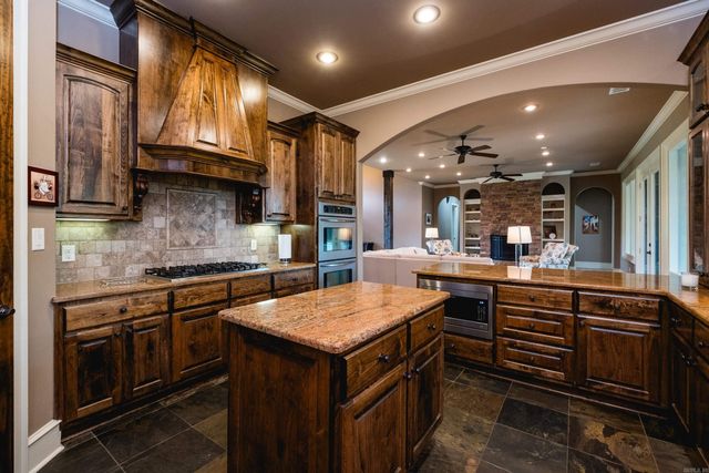 21201 Valley View Cove, Roland, AR 72135