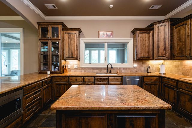 21201 Valley View Cove, Roland, AR 72135