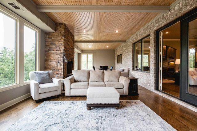 21201 Valley View Cove, Roland, AR 72135