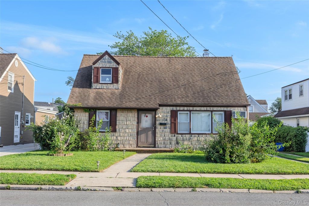 44 Pine Lane, Valley Stream, NY 11581 — exterior