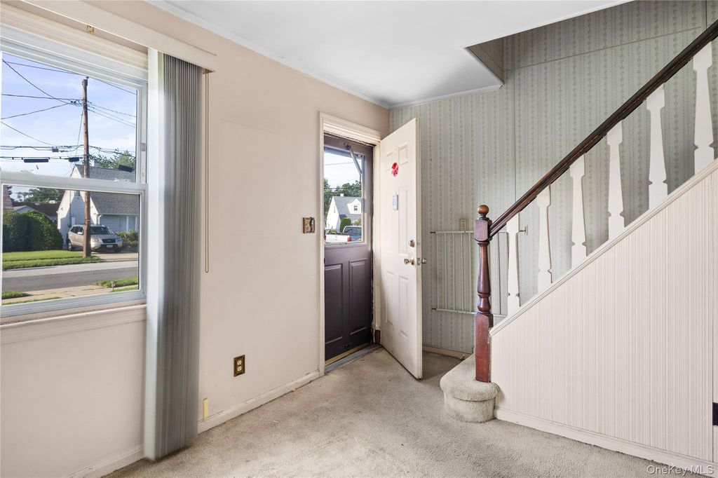 44 Pine Lane, Valley Stream, NY 11581 — photo 3