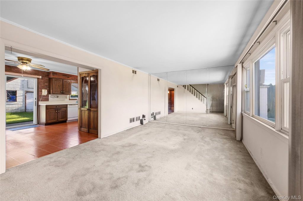 44 Pine Lane, Valley Stream, NY 11581 — photo 4
