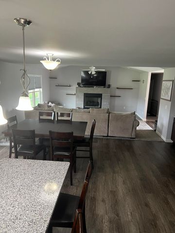 702 19th Street SE, Demotte, IN 46310