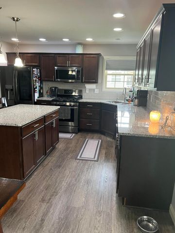 702 19th Street SE, Demotte, IN 46310