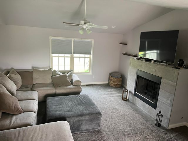 702 19th Street SE, Demotte, IN 46310