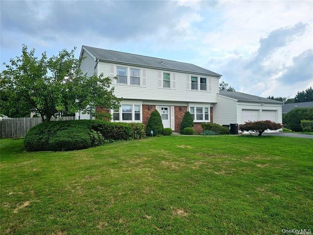 9 Maureen Lane, Stony Brook, NY 11790