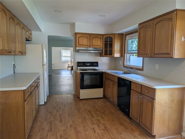 9 Maureen Lane, Stony Brook, NY 11790