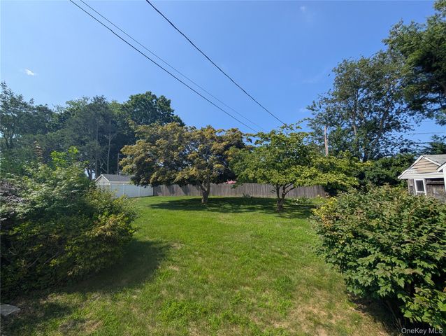 9 Maureen Lane, Stony Brook, NY 11790