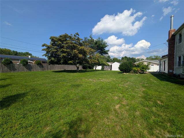 9 Maureen Lane, Stony Brook, NY 11790