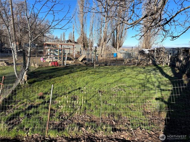 2284 W Rainier Road, Othello, WA 99344