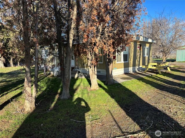 2284 W Rainier Road, Othello, WA 99344