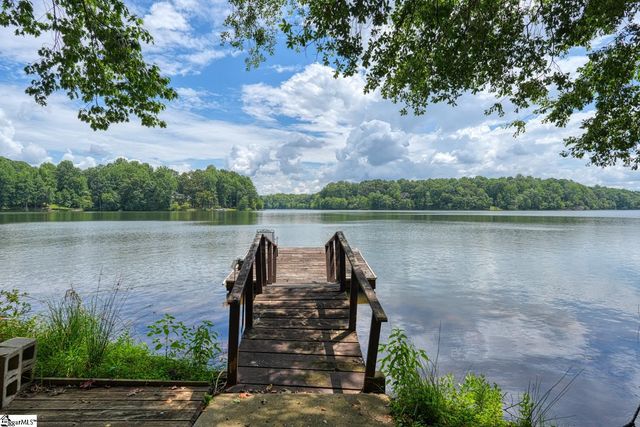 335 Hillcove Point, Wellford, SC 29385