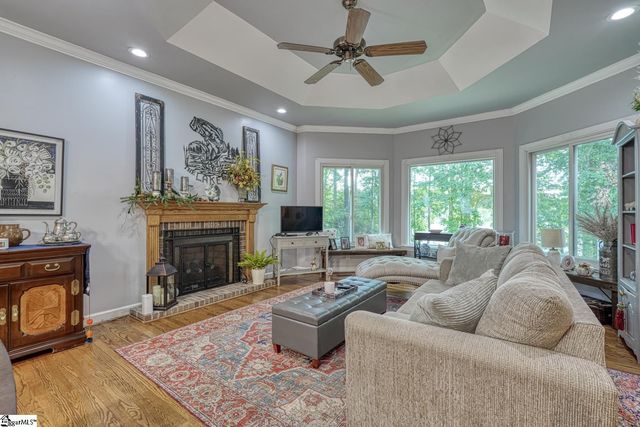 335 Hillcove Point, Wellford, SC 29385