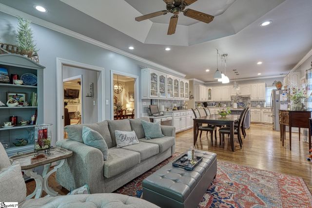 335 Hillcove Point, Wellford, SC 29385