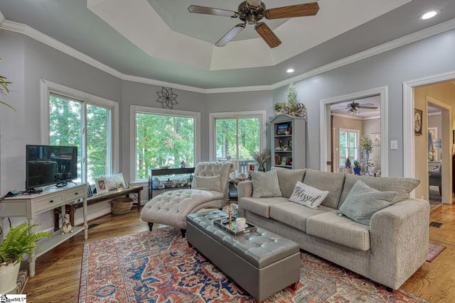 335 Hillcove Point, Wellford, SC 29385