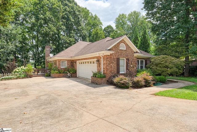 335 Hillcove Point, Wellford, SC 29385