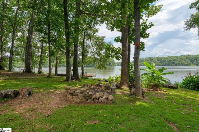 335 Hillcove Point, Wellford, SC 29385