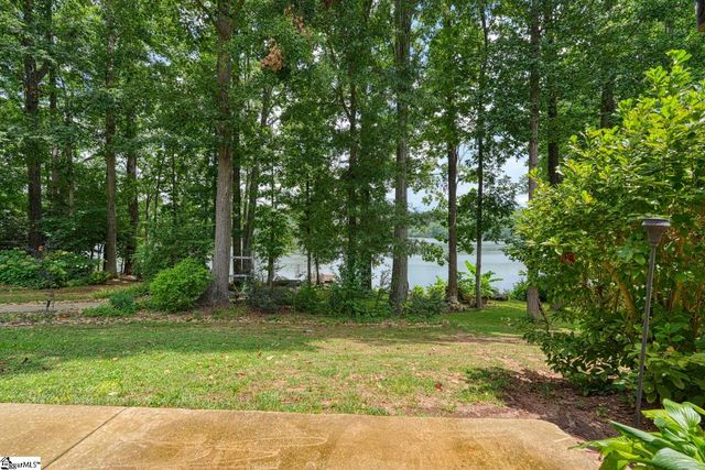 335 Hillcove Point, Wellford, SC 29385