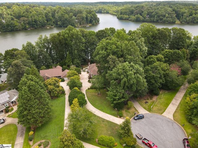 335 Hillcove Point, Wellford, SC 29385