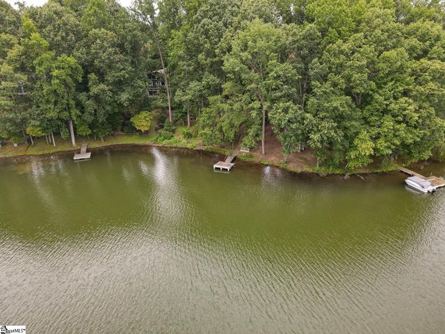 335 Hillcove Point, Wellford, SC 29385