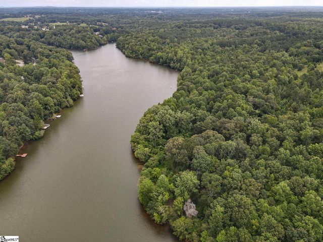 335 Hillcove Point, Wellford, SC 29385
