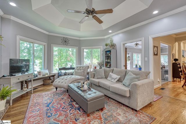 335 Hillcove Point, Wellford, SC 29385