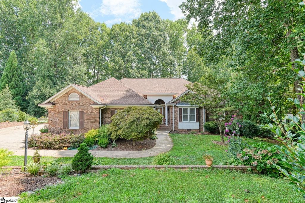 335 Hillcove Point, Wellford, SC 29385