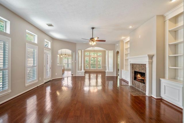 5210 Cottonwood Creek Lane, League City, TX 77573
