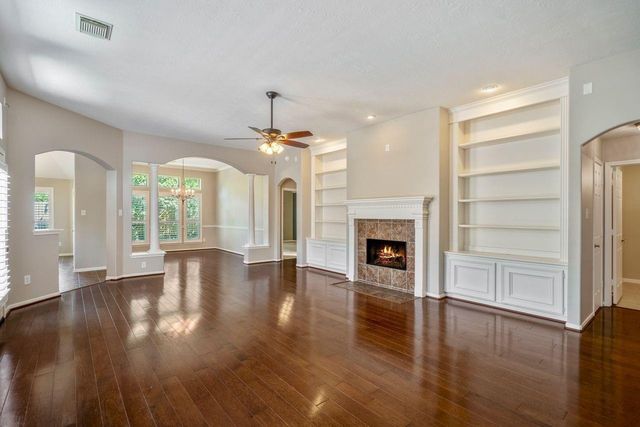5210 Cottonwood Creek Lane, League City, TX 77573