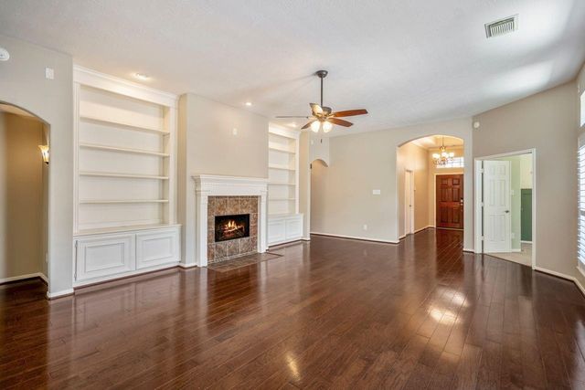 5210 Cottonwood Creek Lane, League City, TX 77573