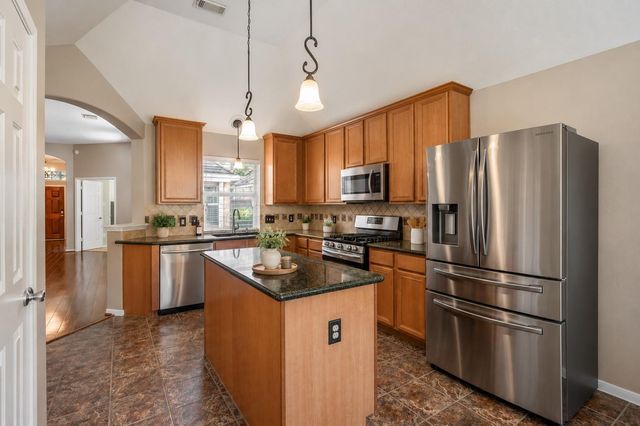 5210 Cottonwood Creek Lane, League City, TX 77573