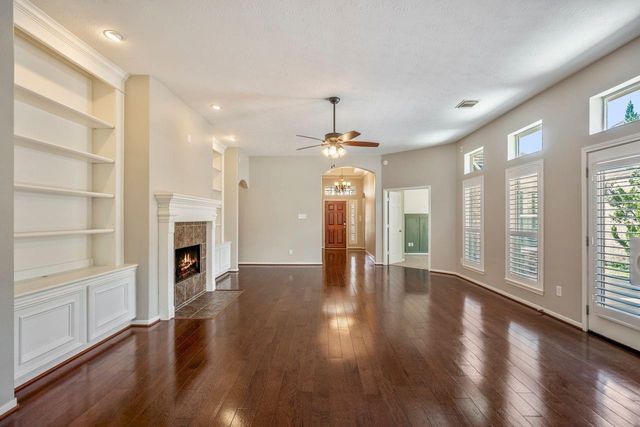 5210 Cottonwood Creek Lane, League City, TX 77573