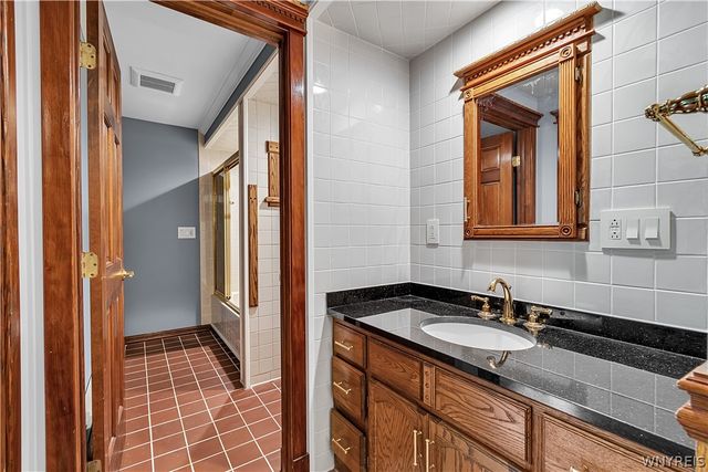 8165 Miles Road, Clarence, NY 14051