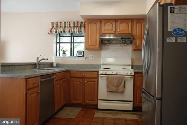 28 KNOX CT, Chesterbrook, PA 19087