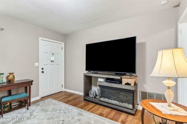 505 S 7TH Street, Macclenny, FL 32063