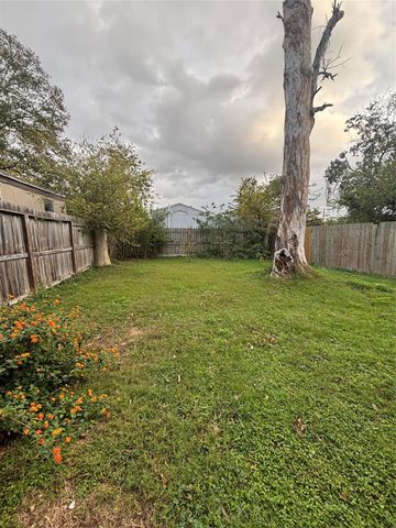 1208 Pine Street, Baytown, TX 77520