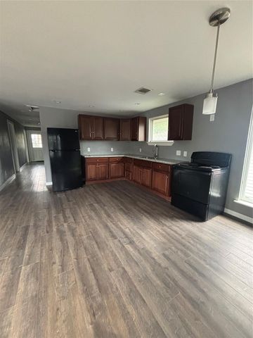 1208 Pine Street, Baytown, TX 77520