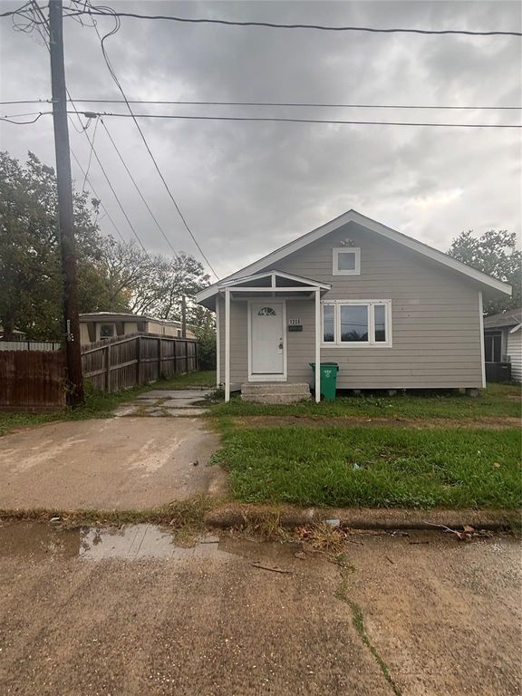 1208 Pine Street, Baytown, TX 77520